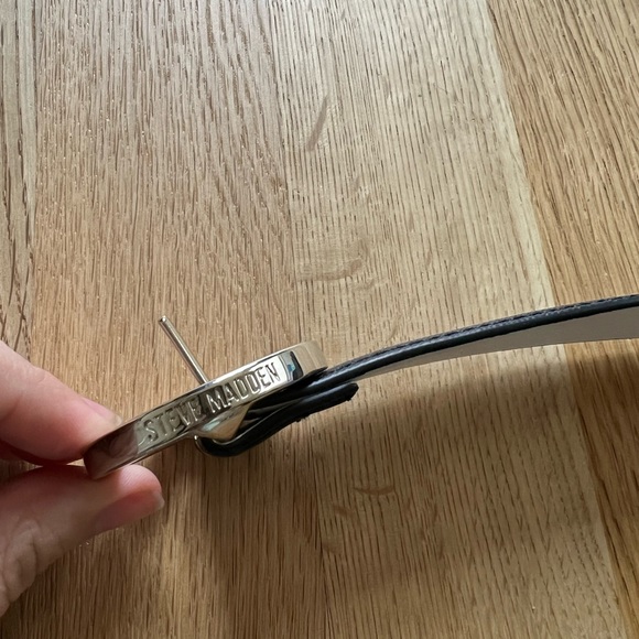 Steve Madden Woman’s Black and White Reversible Belt 41” *Worn Twice* - Picture 4 of 9